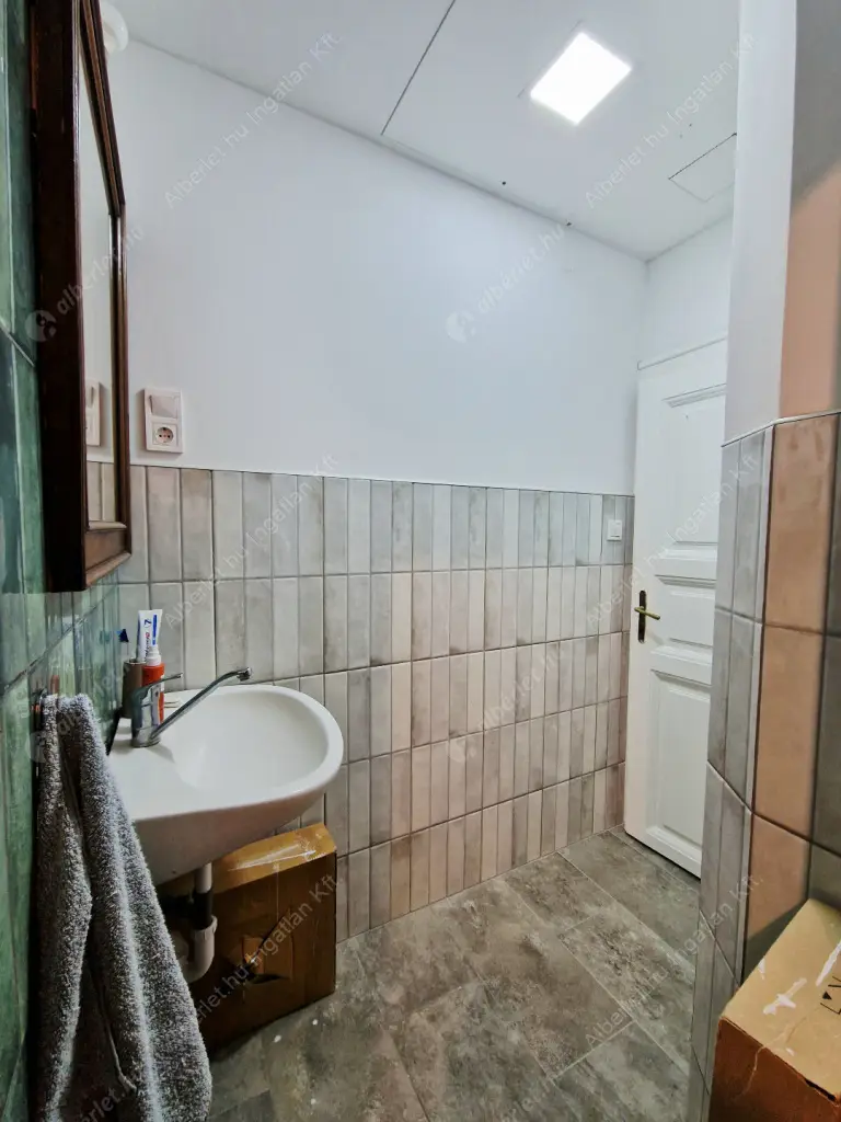 Kiadó albérlet 270000 Ft/hó áron: Budapest, VII. kerület  Thököly út. Mérete: 60 nm, 1 szobás | Alberlet.hu - 6584738