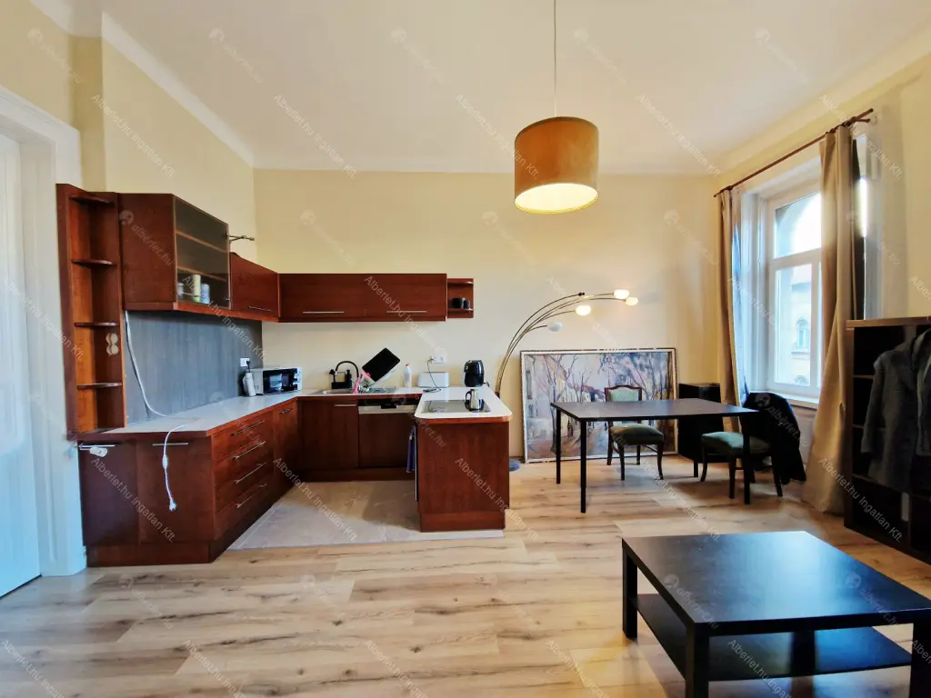 Kiadó albérlet 270000 Ft/hó áron: Budapest, VII. kerület  Thököly út. Mérete: 60 nm, 1 szobás | Alberlet.hu - 6649983