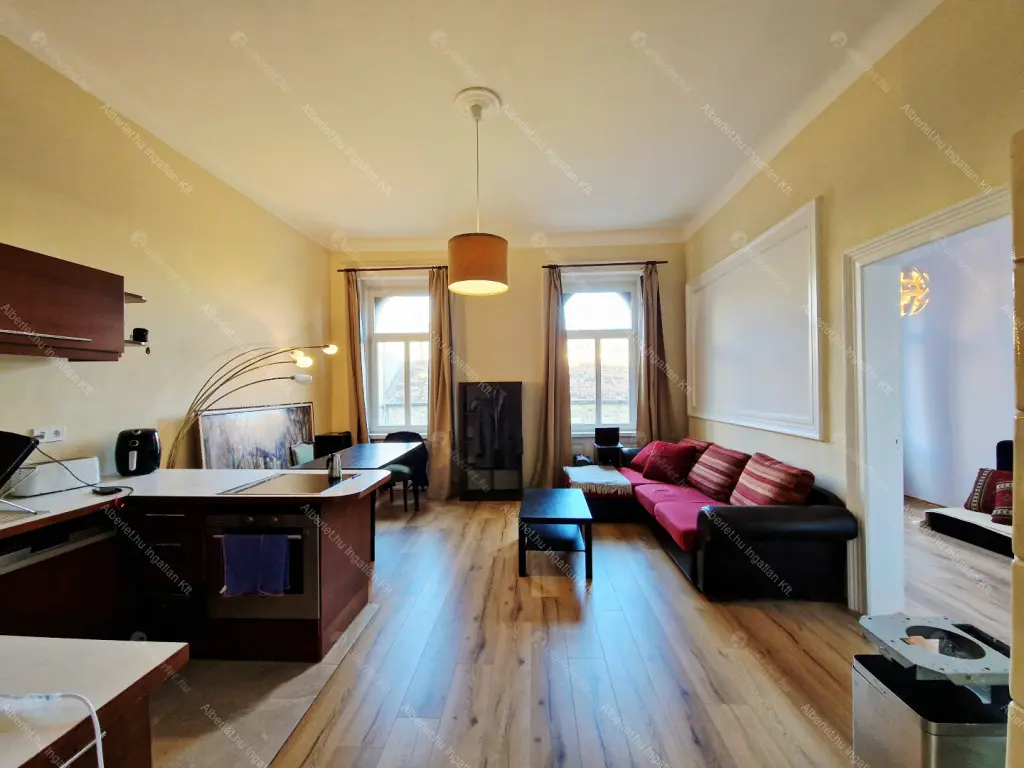 Kiadó albérlet 270000 Ft/hó áron: Budapest, VII. kerület  Thököly út. Mérete: 60 nm, 1 szobás | Alberlet.hu - 6649988