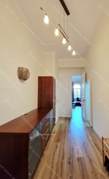 Kiadó albérlet 270000 Ft/hó áron: Budapest, VII. kerület  Thököly út. Mérete: 60 nm, 3 szobás | Alberlet.hu - 6648365