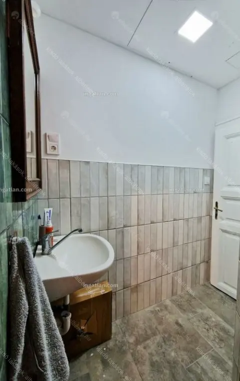 Kiadó albérlet 270000 Ft/hó áron: Budapest, VII. kerület  Thököly út. Mérete: 60 nm, 3 szobás | Alberlet.hu - 6648373