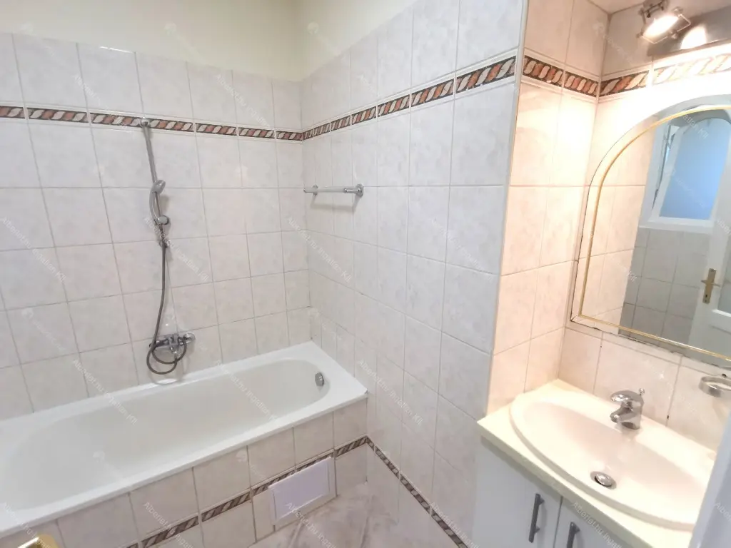 Kiadó albérlet 280000 Ft/hó áron: Budapest, VII. kerület  Thököly út. Mérete: 69 nm, 3 szobás | Alberlet.hu - 6657972