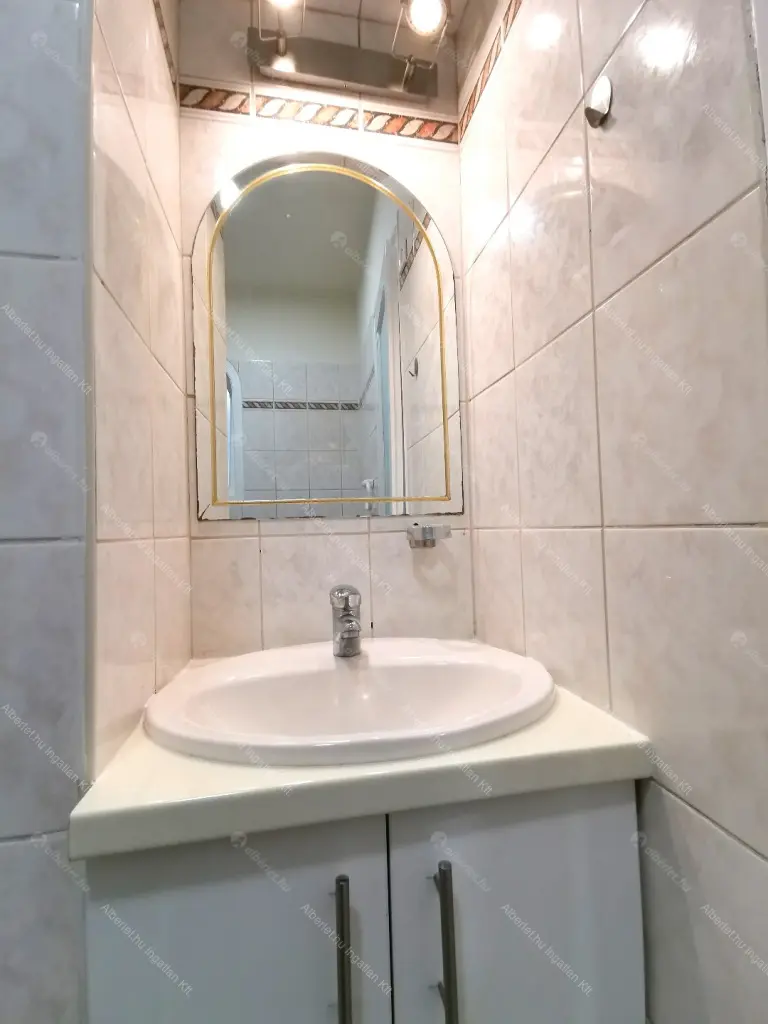 Kiadó albérlet 280000 Ft/hó áron: Budapest, VII. kerület  Thököly út. Mérete: 69 nm, 3 szobás | Alberlet.hu - 6657974