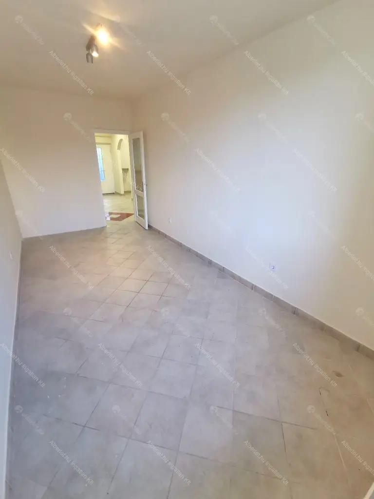 Kiadó albérlet 280000 Ft/hó áron: Budapest, VII. kerület  Thököly út. Mérete: 69 nm, 3 szobás | Alberlet.hu - 6657977