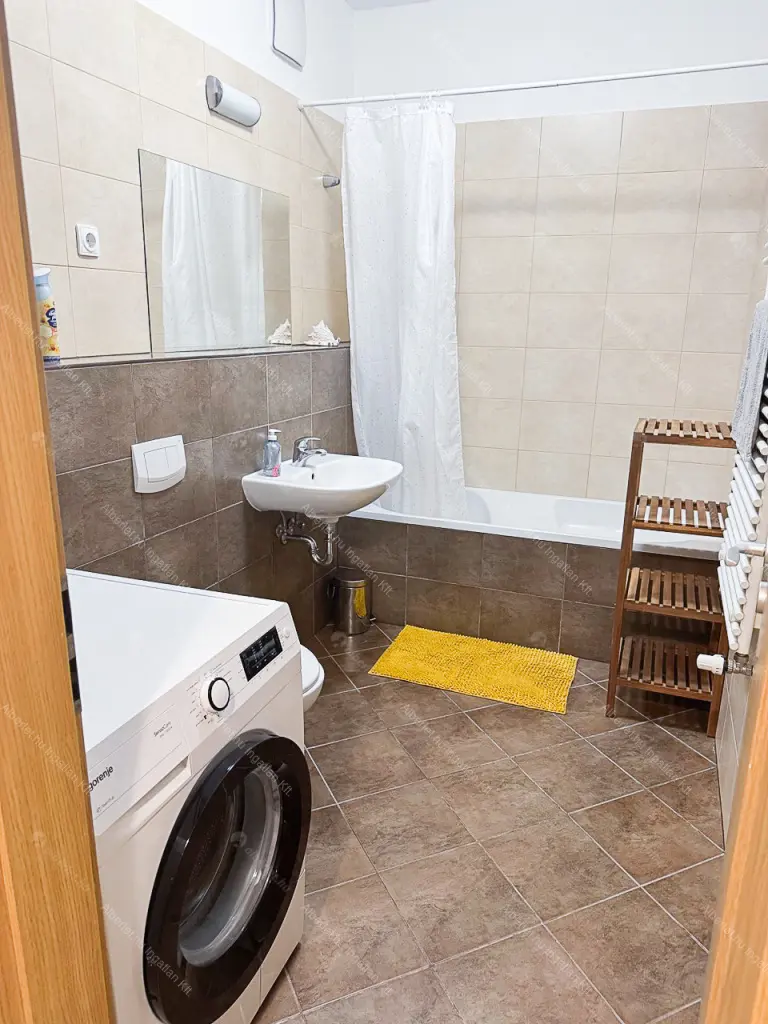 Kiadó albérlet 300000 Ft/hó áron: Budapest, VII. kerület  Vörösmarty utca. Mérete: 41 nm, 1 szobás | Alberlet.hu - 6685575