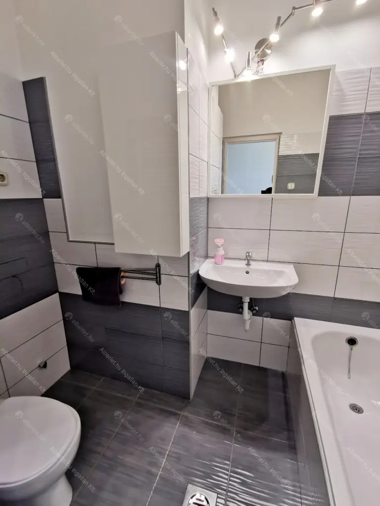 Kiadó albérlet 220000 Ft/hó áron: Budapest, VII. kerület  Vörösmarty utca. Mérete: 58 nm, 2 szobás | Alberlet.hu - 6673706