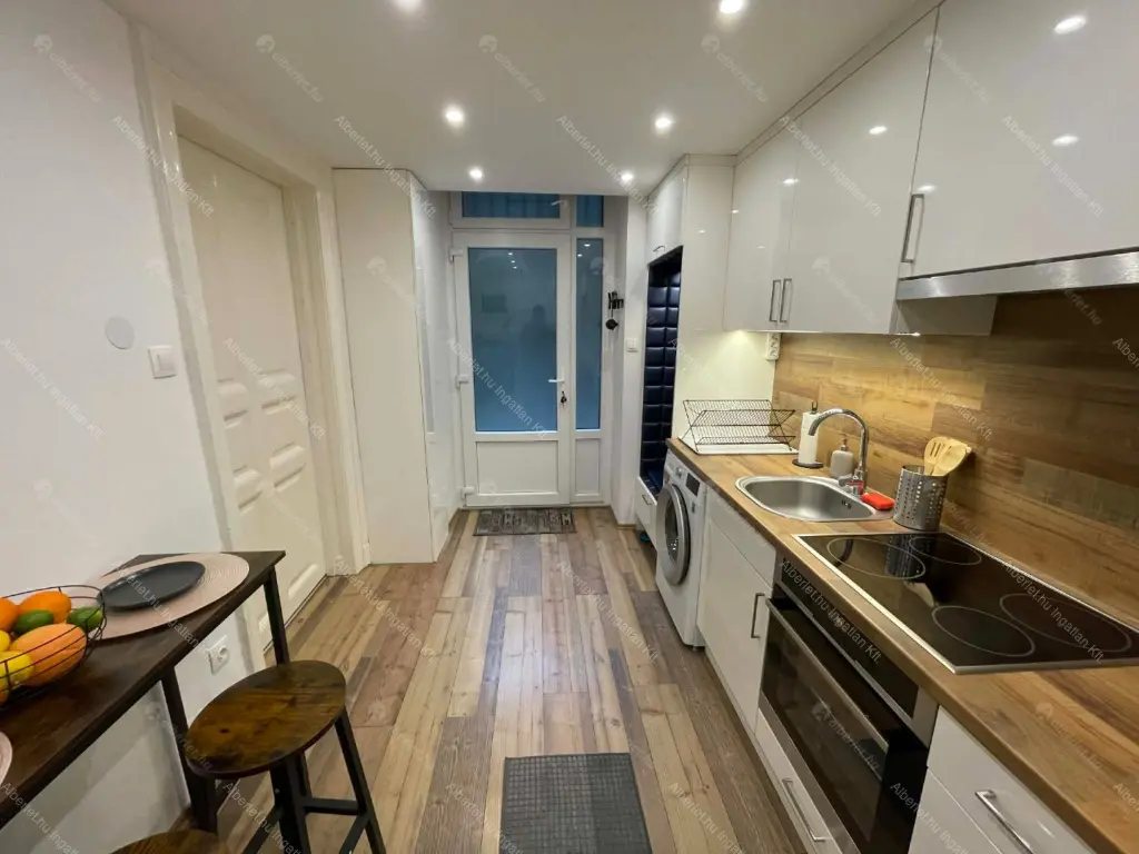 Kiadó albérlet 320000 Ft/hó áron: Budapest, VII. kerület  Wesselényi utca. Mérete: 38 nm, 1 szobás | Alberlet.hu - 6668233