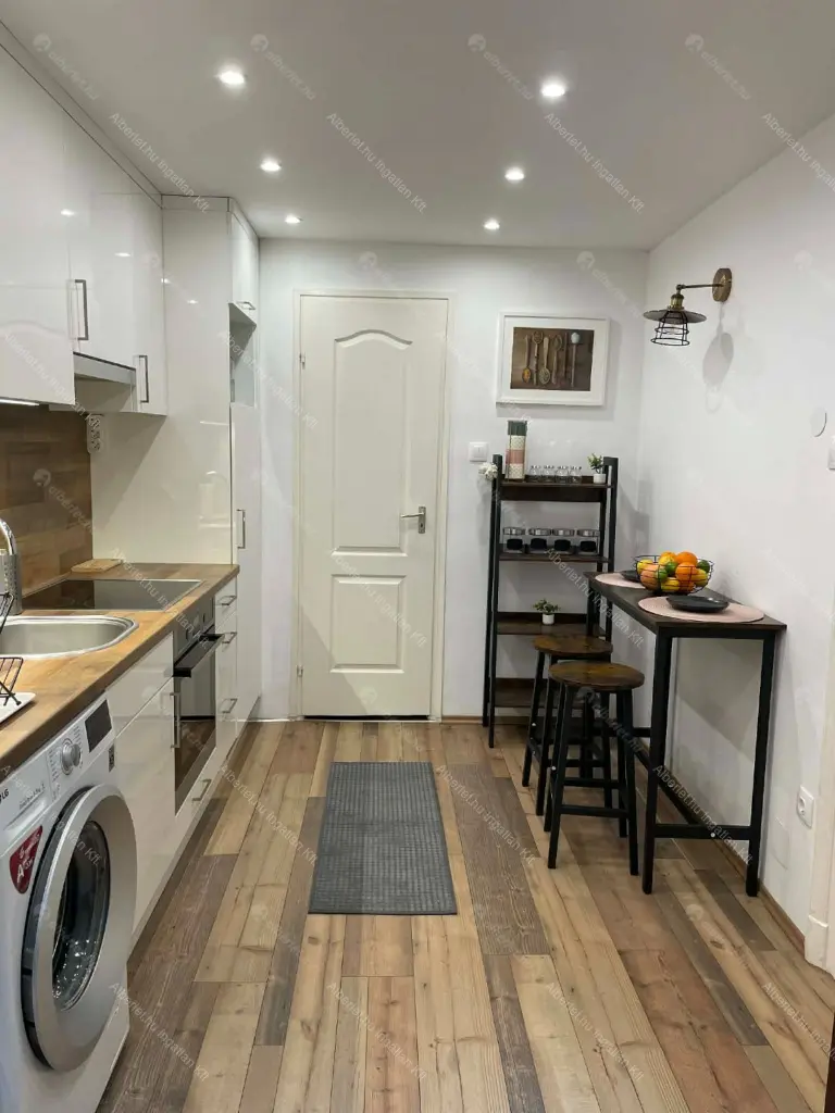 Kiadó albérlet 320000 Ft/hó áron: Budapest, VII. kerület  Wesselényi utca. Mérete: 38 nm, 1 szobás | Alberlet.hu - 6668234