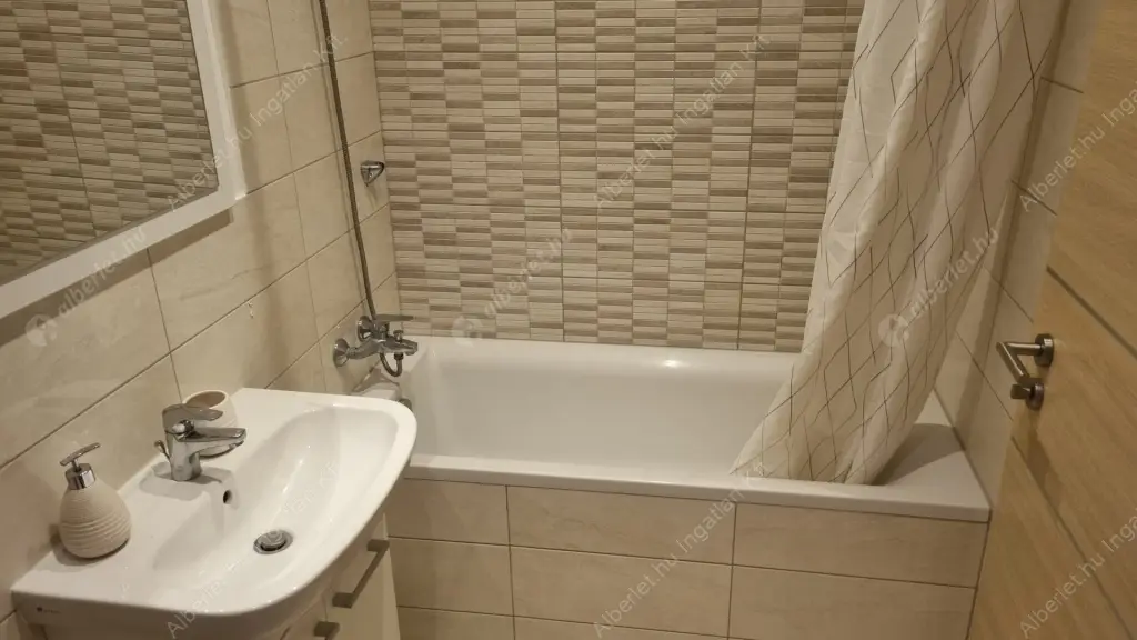 Kiadó albérlet 250000 Ft/hó áron: Budapest, VII. kerület  Wesselényi utca. Mérete: 54 nm, 1 szobás | Alberlet.hu - 6573205