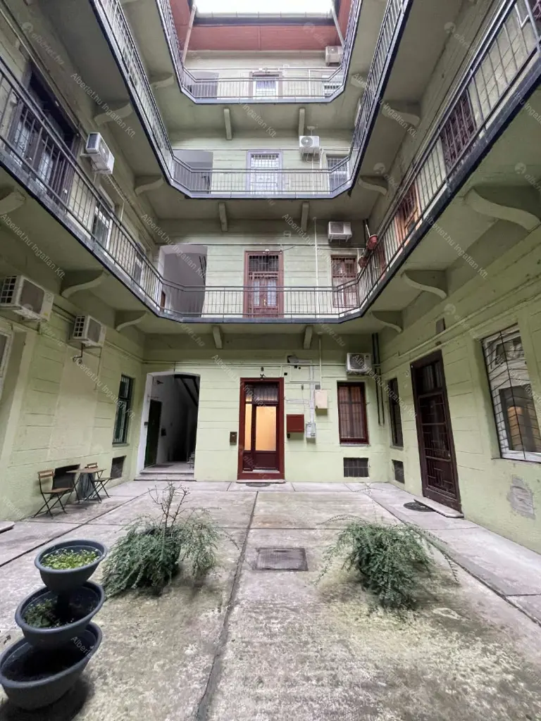 Kiadó albérlet 290000 Ft/hó áron: Budapest, VII. kerület  Wesselényi utca. Mérete: 65 nm, 1 szobás | Alberlet.hu - 6671496