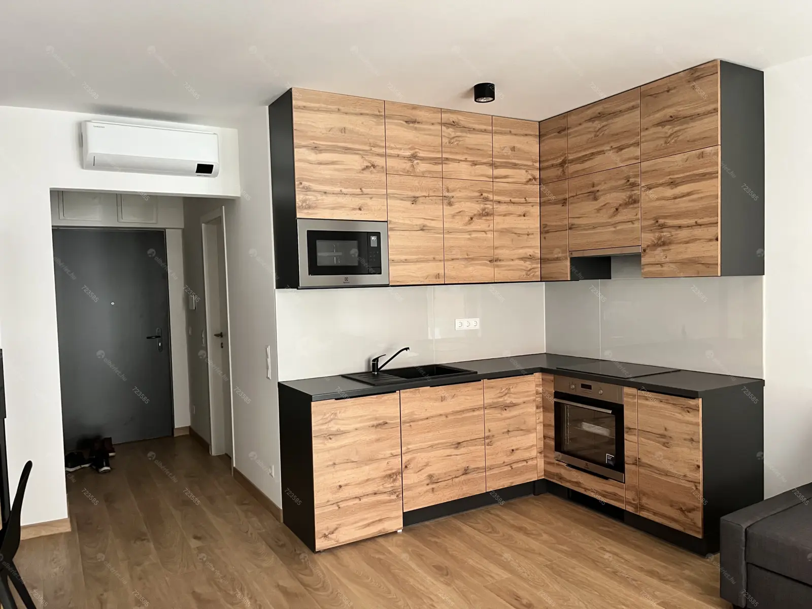 Kiadó albérlet 240000 Ft/hó áron: Budapest, VIII. kerület  1082 Budapest, Corvin sétány. Mérete: 33 nm, 1 szobás | Alberlet.hu - 5900089