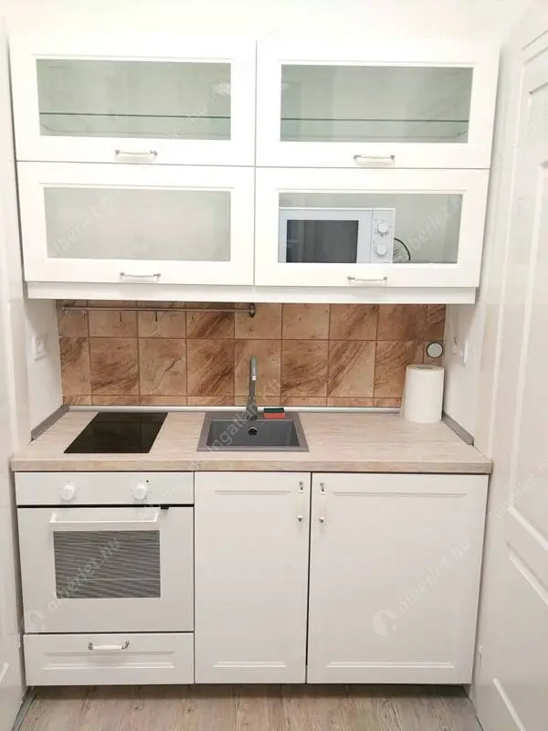 Kiadó albérlet 180000 Ft/hó áron: Budapest, VIII. kerület  Alföldi utca. Mérete: 38 nm, 1 szobás | Alberlet.hu - 6620165