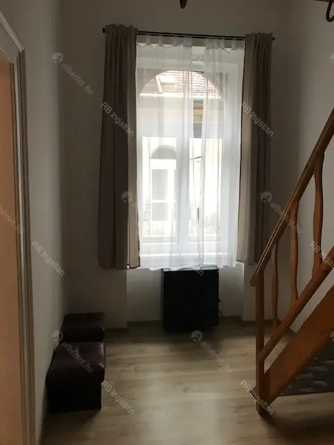Kiadó albérlet 275000 Ft/hó áron: Budapest, VIII. kerület  Alföldi utca. Mérete: 64 nm, 2 szobás | Alberlet.hu - 6732544