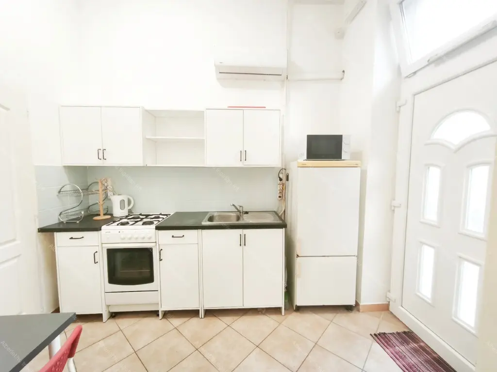 Kiadó albérlet 170000 Ft/hó áron: Budapest, VIII. kerület  Baross utca. Mérete: 25 nm, 1 szobás | Alberlet.hu - 6679030