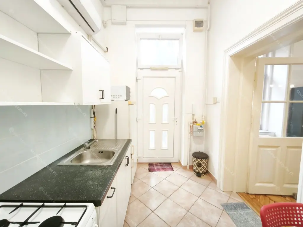 Kiadó albérlet 170000 Ft/hó áron: Budapest, VIII. kerület  Baross utca. Mérete: 25 nm, 1 szobás | Alberlet.hu - 6679034