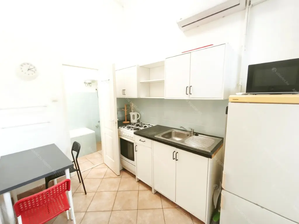 Kiadó albérlet 170000 Ft/hó áron: Budapest, VIII. kerület  Baross utca. Mérete: 25 nm, 1 szobás | Alberlet.hu - 6679036