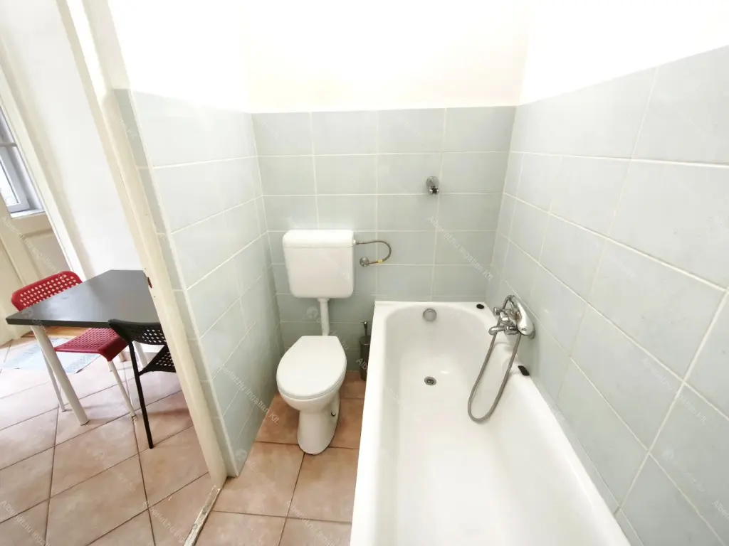 Kiadó albérlet 170000 Ft/hó áron: Budapest, VIII. kerület  Baross utca. Mérete: 25 nm, 1 szobás | Alberlet.hu - 6679045