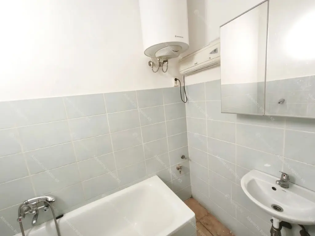 Kiadó albérlet 170000 Ft/hó áron: Budapest, VIII. kerület  Baross utca. Mérete: 25 nm, 1 szobás | Alberlet.hu - 6679048