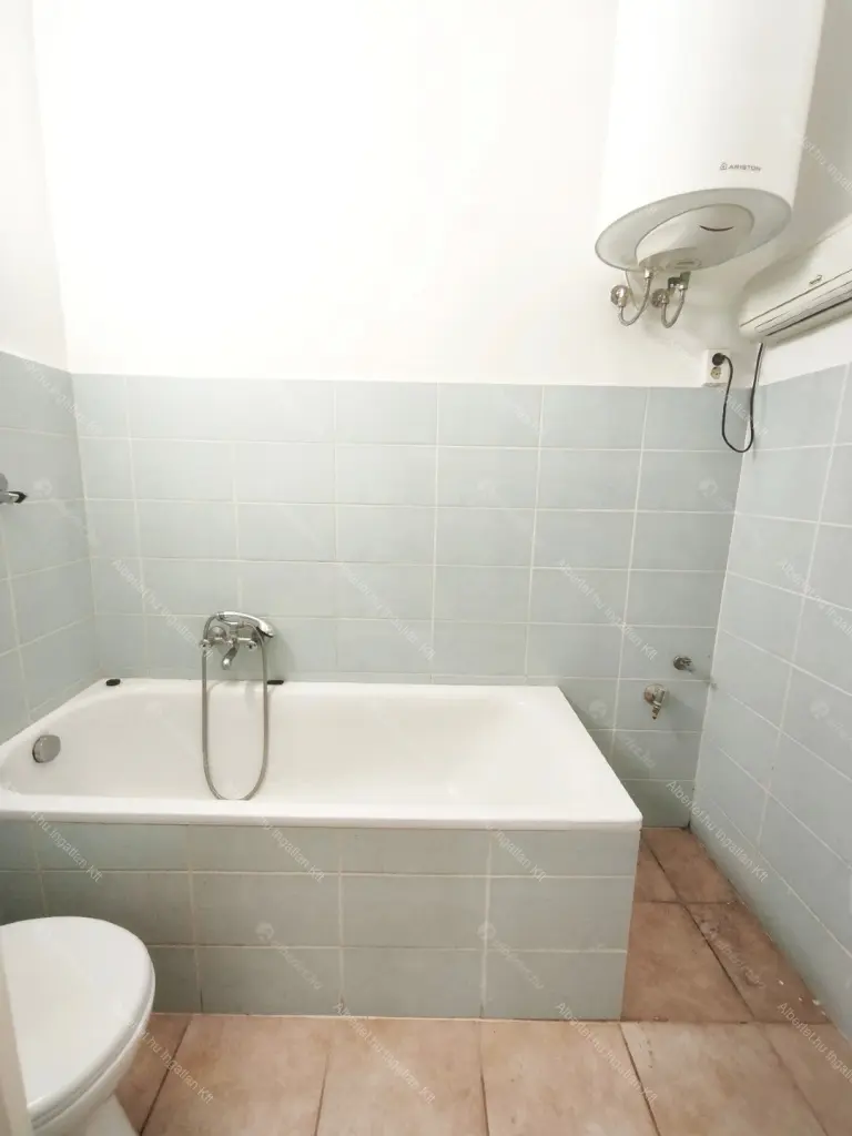 Kiadó albérlet 170000 Ft/hó áron: Budapest, VIII. kerület  Baross utca. Mérete: 25 nm, 1 szobás | Alberlet.hu - 6679049