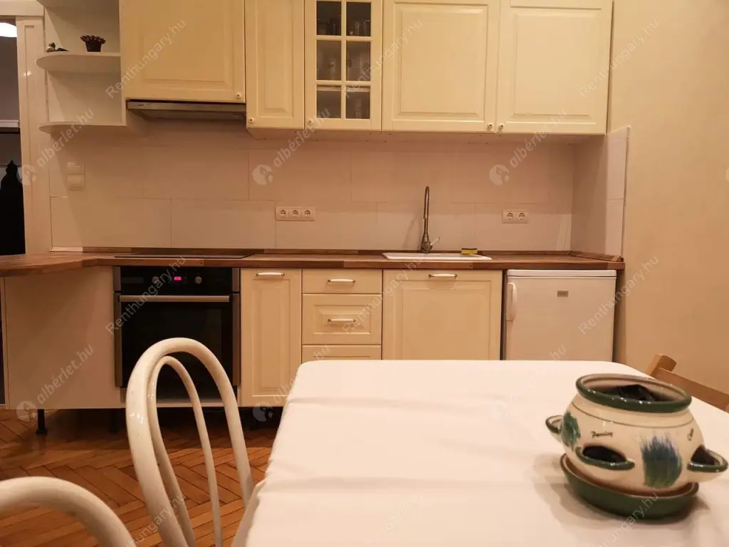 Kiadó albérlet 220000 Ft/hó áron: Budapest, VIII. kerület  Baross utca. Mérete: 44 nm, 2 szobás | Alberlet.hu - 6568993