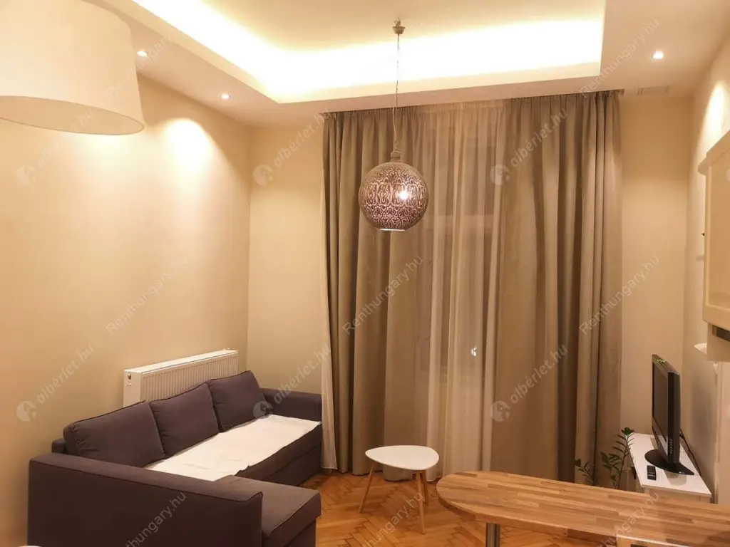 Kiadó albérlet 220000 Ft/hó áron: Budapest, VIII. kerület  Baross utca. Mérete: 44 nm, 2 szobás | Alberlet.hu - 6569005