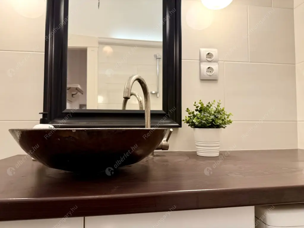 Kiadó albérlet 200000 Ft/hó áron: Budapest, VIII. kerület  Baross utca. Mérete: 44 nm, 2 szobás | Alberlet.hu - 6596589