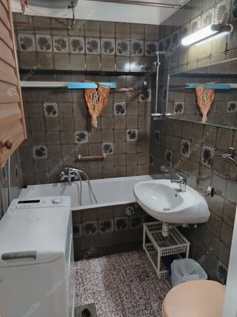 Kiadó albérlet 260000 Ft/hó áron: Budapest, VIII. kerület  Baross utca. Mérete: 51 nm, 1 szobás | Alberlet.hu - 6639624