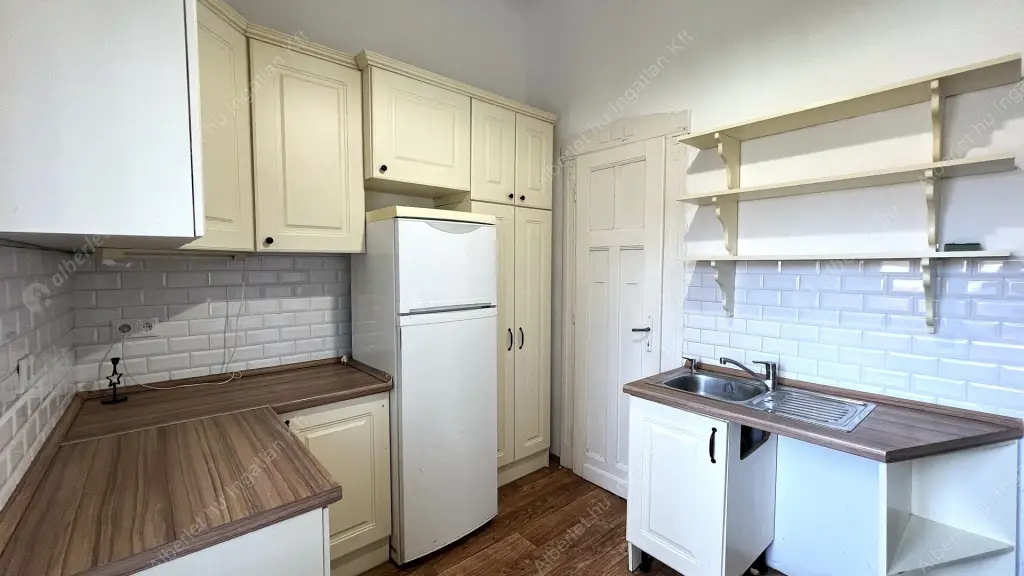 Kiadó albérlet 240000 Ft/hó áron: Budapest, VIII. kerület  Baross utca. Mérete: 56 nm, 2 szobás | Alberlet.hu - 6570469