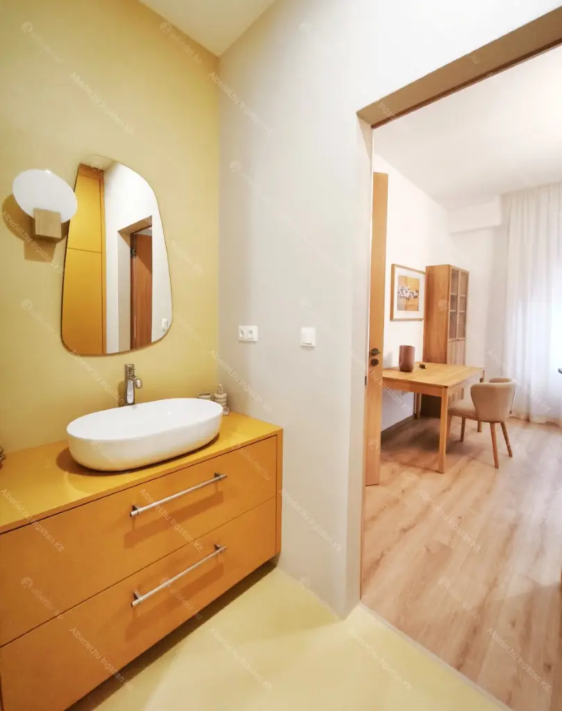 Kiadó albérlet 603000 Ft/hó áron: Budapest, VIII. kerület  Baross utca. Mérete: 72 nm, 3 szobás | Alberlet.hu - 6667396