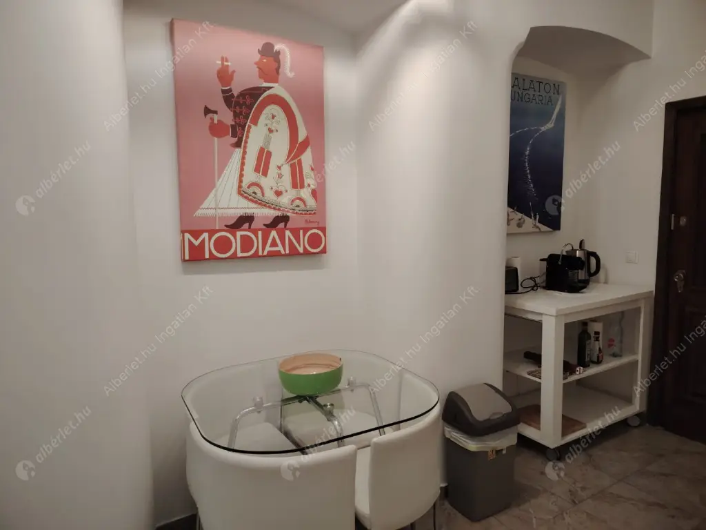 Kiadó albérlet 299000 Ft/hó áron: Budapest, VIII. kerület  Bezerédj utca. Mérete: 98 nm, 3 szobás | Alberlet.hu - 6589591