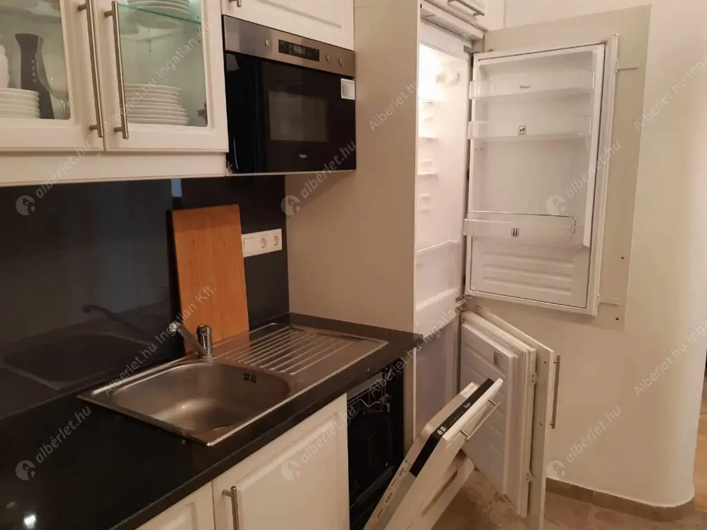 Kiadó albérlet 299000 Ft/hó áron: Budapest, VIII. kerület  Bezerédj utca. Mérete: 98 nm, 3 szobás | Alberlet.hu - 6589594