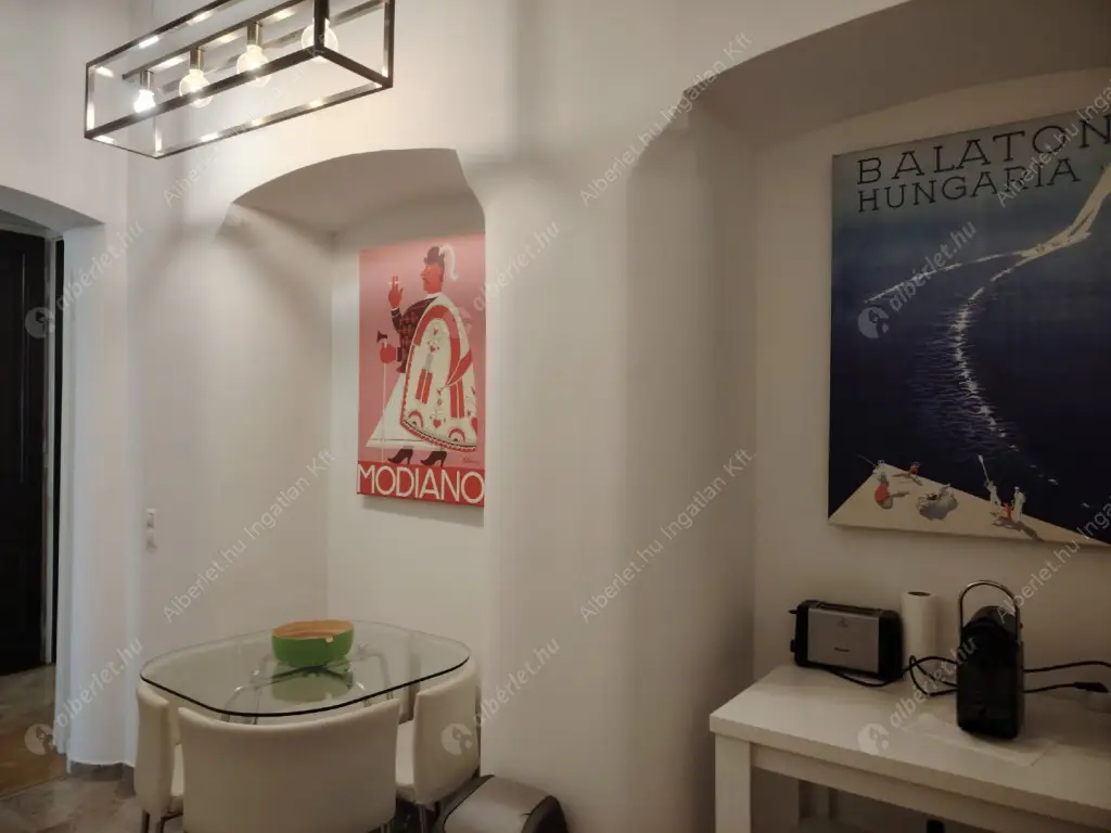 Kiadó albérlet 299000 Ft/hó áron: Budapest, VIII. kerület  Bezerédj utca. Mérete: 98 nm, 3 szobás | Alberlet.hu - 6589595