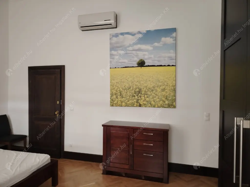 Kiadó albérlet 299000 Ft/hó áron: Budapest, VIII. kerület  Bezerédj utca. Mérete: 98 nm, 3 szobás | Alberlet.hu - 6589598