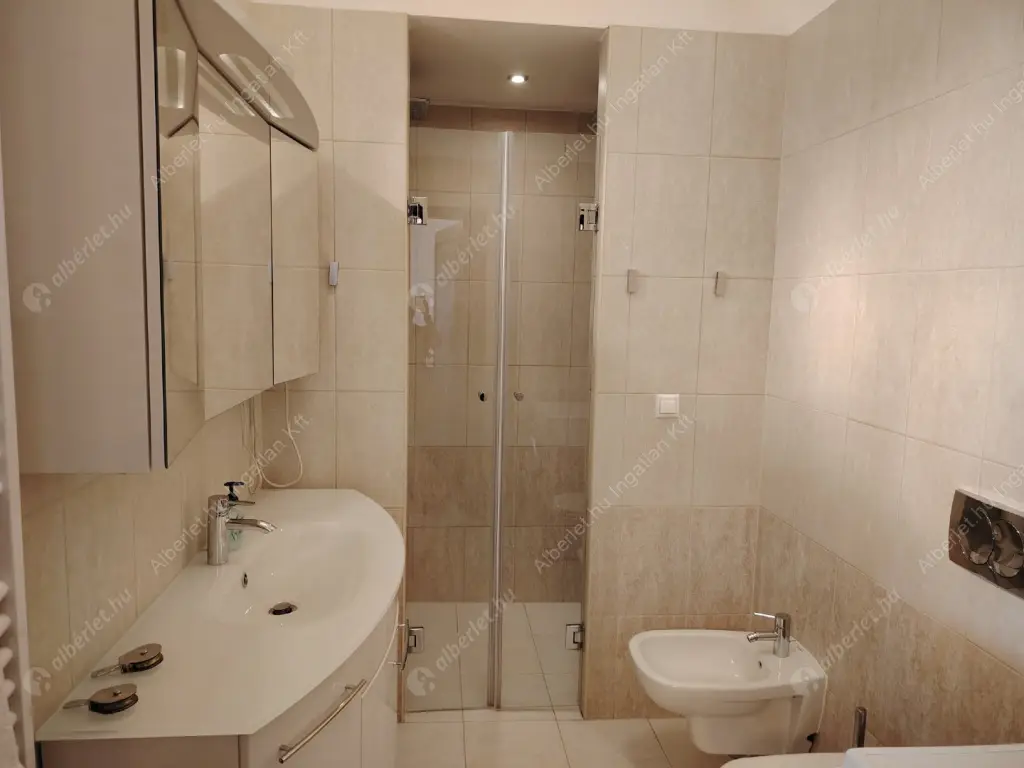 Kiadó albérlet 299000 Ft/hó áron: Budapest, VIII. kerület  Bezerédj utca. Mérete: 98 nm, 3 szobás | Alberlet.hu - 6589604