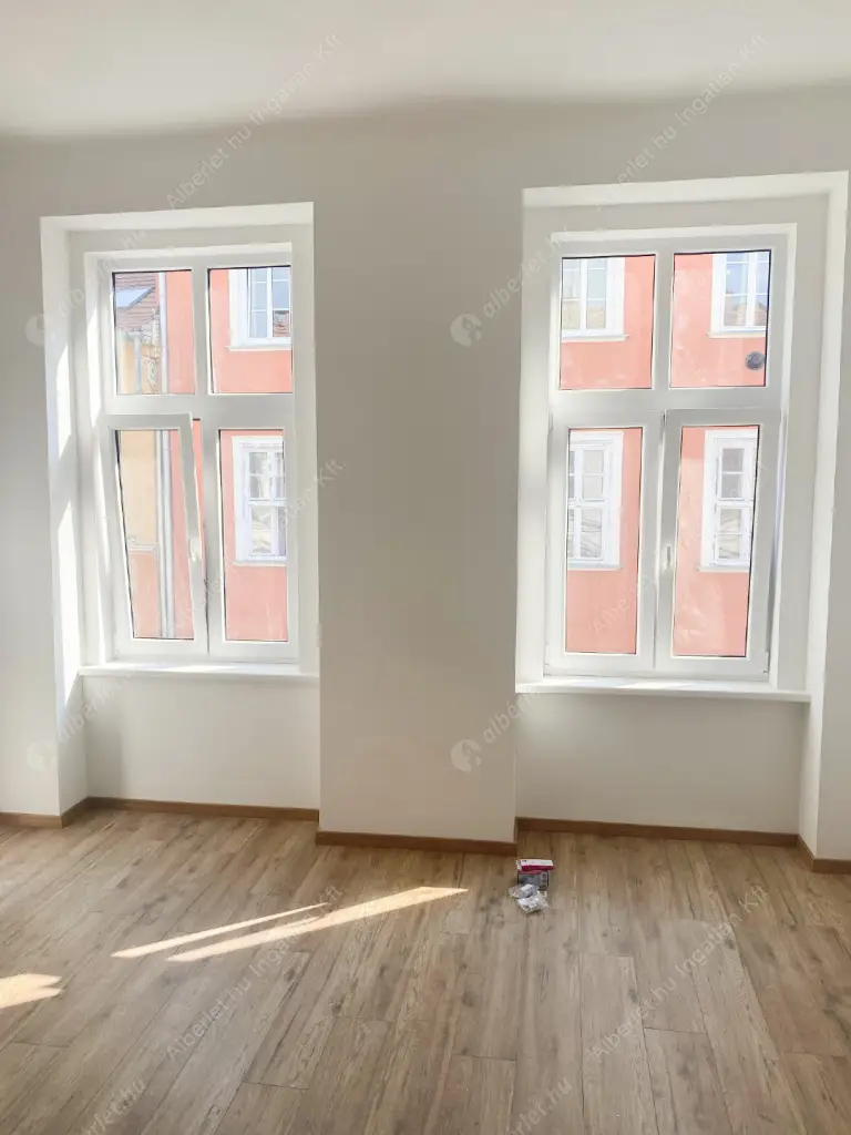 Kiadó albérlet 250000 Ft/hó áron: Budapest, VIII. kerület  Bródy Sándor utca. Mérete: 38 nm, 1 szobás | Alberlet.hu - 6563832