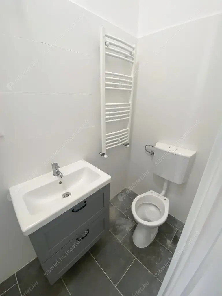 Kiadó albérlet 250000 Ft/hó áron: Budapest, VIII. kerület  Bródy Sándor utca. Mérete: 38 nm, 1 szobás | Alberlet.hu - 6563835