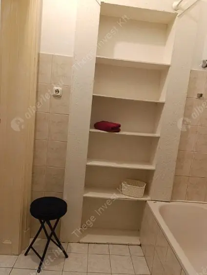 Kiadó albérlet 255000 Ft/hó áron: Budapest, VIII. kerület  Bródy Sándor utca. Mérete: 49 nm, 2 szobás | Alberlet.hu - 6569097