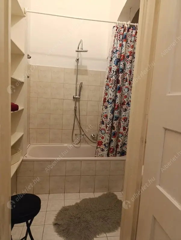 Kiadó albérlet 255000 Ft/hó áron: Budapest, VIII. kerület  Bródy Sándor utca. Mérete: 49 nm, 1 szobás | Alberlet.hu - 6576954