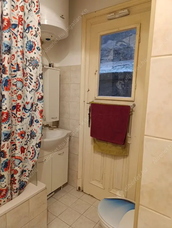 Kiadó albérlet 255000 Ft/hó áron: Budapest, VIII. kerület  Bródy Sándor utca. Mérete: 49 nm, 1 szobás | Alberlet.hu - 6576963