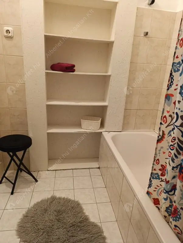 Kiadó albérlet 255000 Ft/hó áron: Budapest, VIII. kerület  Bródy Sándor utca. Mérete: 49 nm, 1 szobás | Alberlet.hu - 6576965