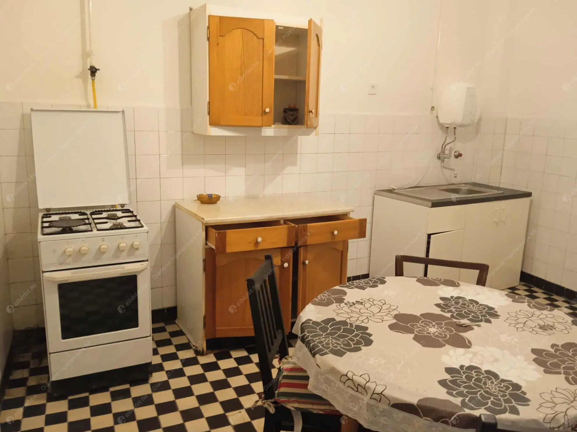 Kiadó albérlet 250000 Ft/hó áron: Budapest, VIII. kerület  Corvin köz. Mérete: 90 nm, 3 szobás | Alberlet.hu - 6545186