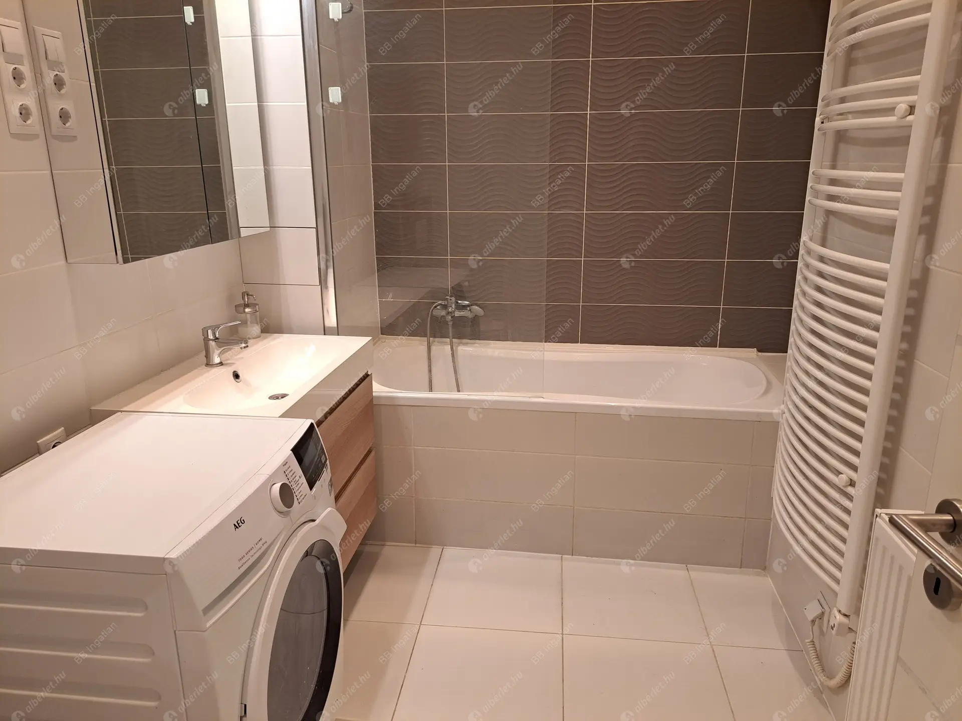 Kiadó albérlet 450000 Ft/hó áron: Budapest, VIII. kerület  Corvin köz. Mérete: 98 nm, 4 szobás | Alberlet.hu - 6434563