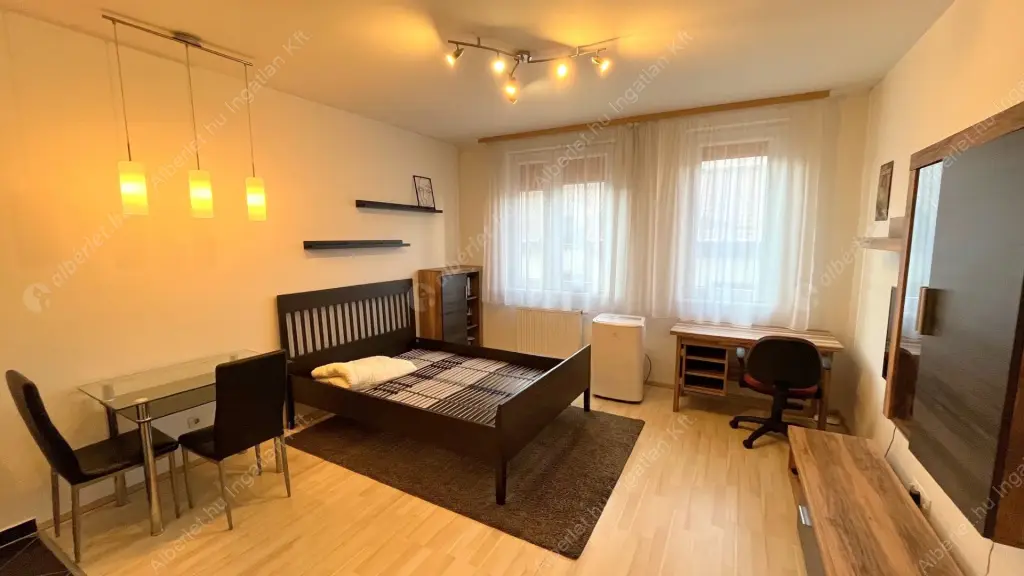 Kiadó albérlet 220000 Ft/hó áron: Budapest, VIII. kerület  Corvin sétány. Mérete: 30 nm, 1 szobás | Alberlet.hu - 6635326