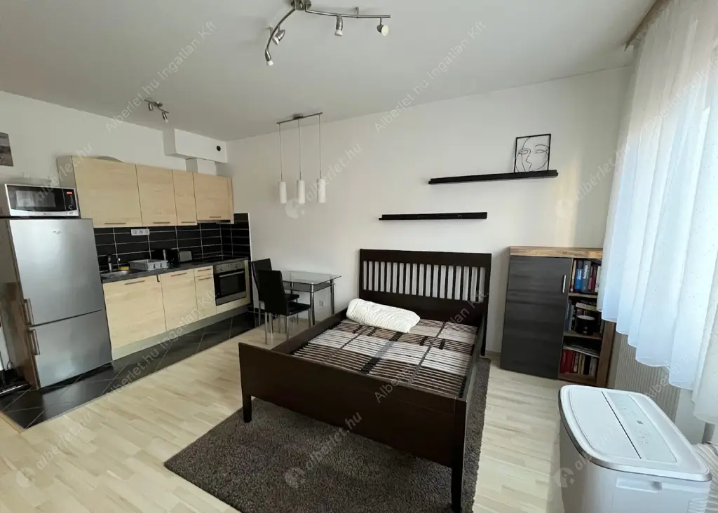 Kiadó albérlet 220000 Ft/hó áron: Budapest, VIII. kerület  Corvin sétány. Mérete: 30 nm, 1 szobás | Alberlet.hu - 6635327
