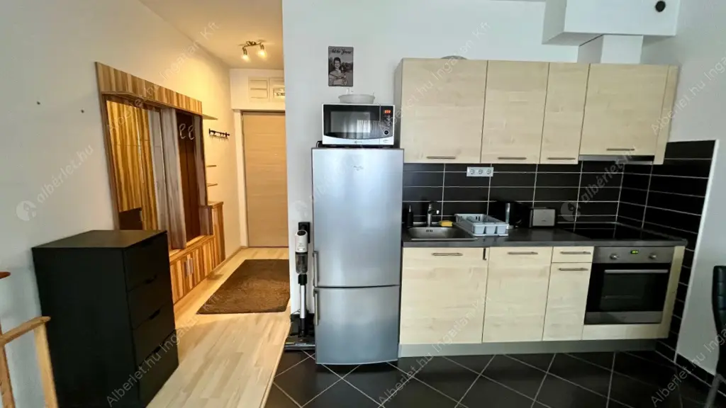 Kiadó albérlet 220000 Ft/hó áron: Budapest, VIII. kerület  Corvin sétány. Mérete: 30 nm, 1 szobás | Alberlet.hu - 6635328