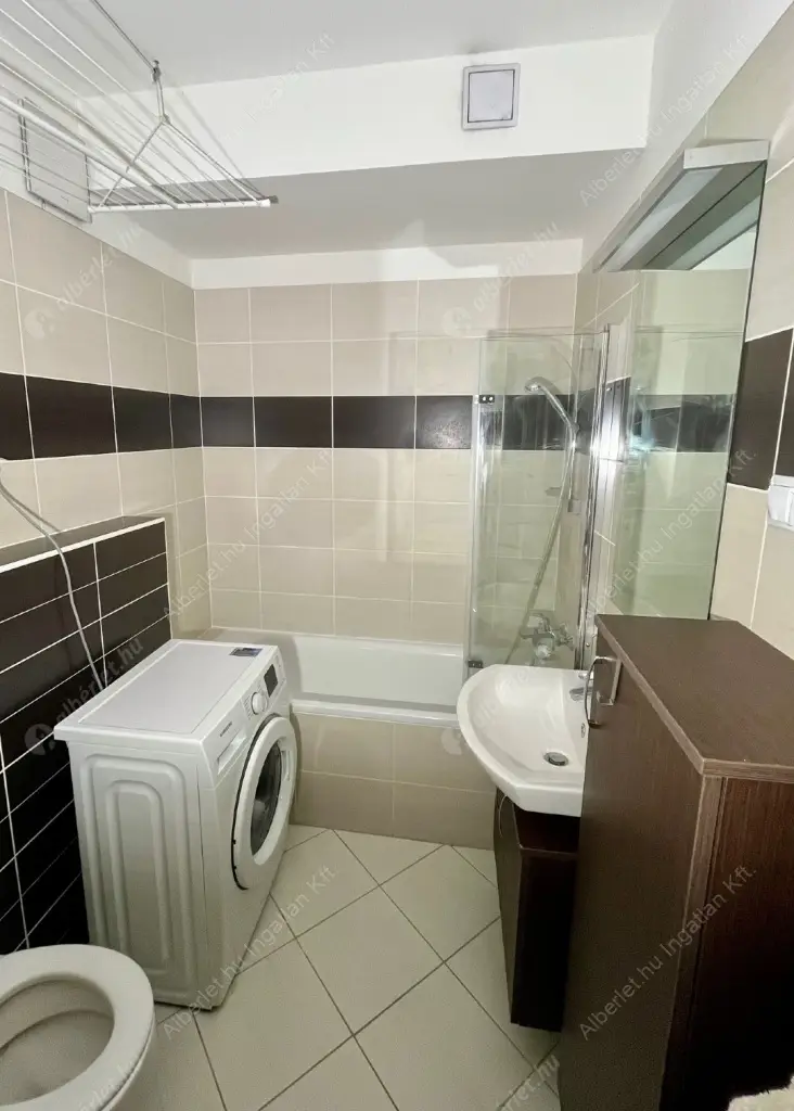 Kiadó albérlet 220000 Ft/hó áron: Budapest, VIII. kerület  Corvin sétány. Mérete: 30 nm, 1 szobás | Alberlet.hu - 6635331