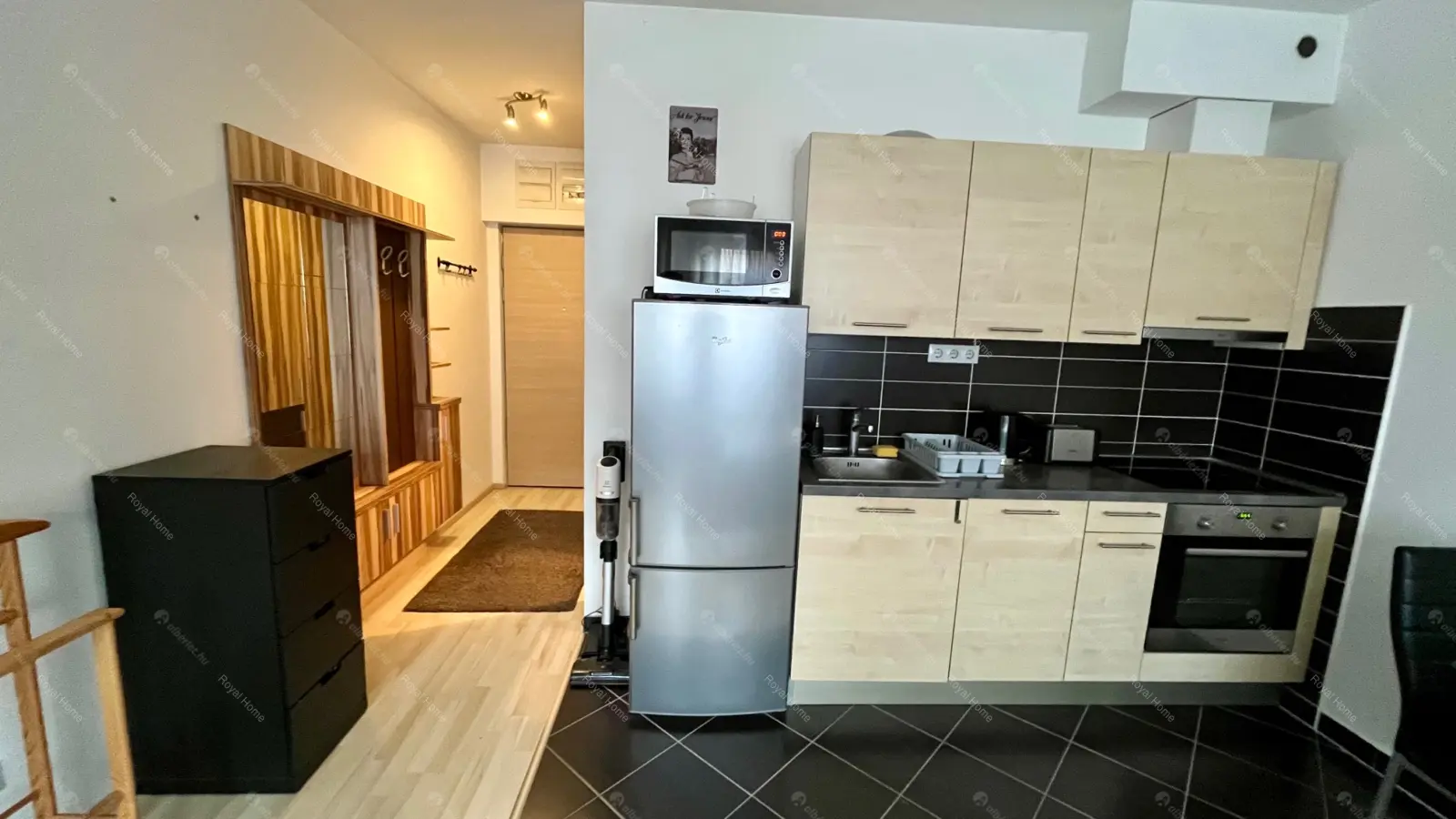 Kiadó albérlet 220000 Ft/hó áron: Budapest, VIII. kerület  Corvin sétány. Mérete: 30 nm, 1 szobás | Alberlet.hu - 6656920