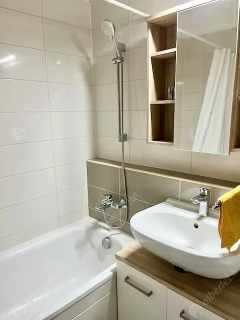 Kiadó albérlet 220000 Ft/hó áron: Budapest, VIII. kerület  Corvin sétány. Mérete: 32 nm, 1 szobás | Alberlet.hu - 6632403