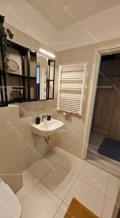 Kiadó albérlet 239000 Ft/hó áron: Budapest, VIII. kerület  Corvin sétány. Mérete: 33 nm, 1 szobás | Alberlet.hu - 6647884