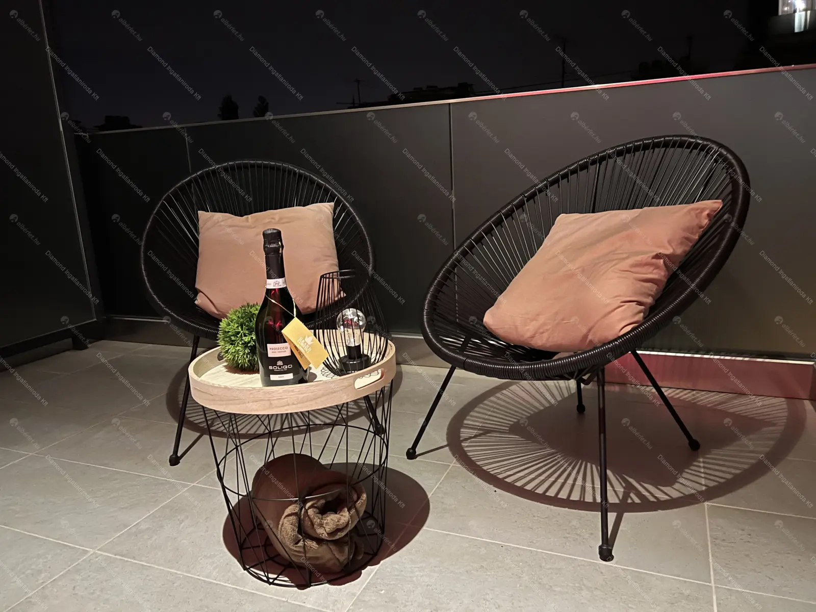 Kiadó albérlet 270000 Ft/hó áron: Budapest, VIII. kerület  Corvin sétány. Mérete: 35 nm, 1 szobás | Alberlet.hu - 6703333